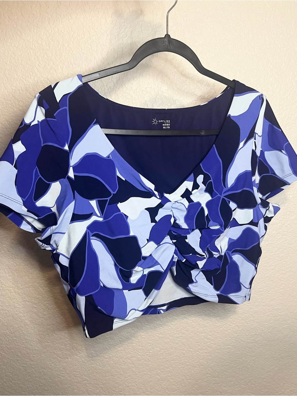 Offline by Aerie Blue & White Abstract Floral Active Wear Crop Top - Like New